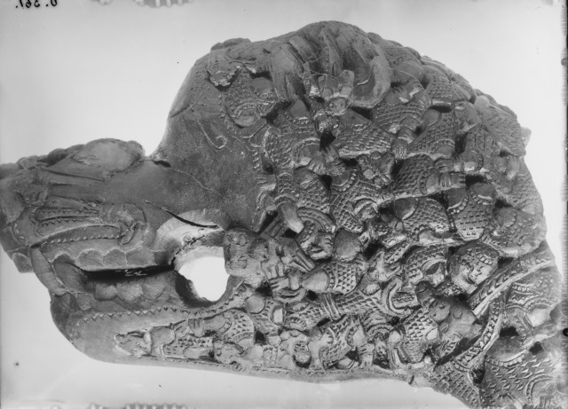 Carolingian head post showing the Gripping Beast motif.